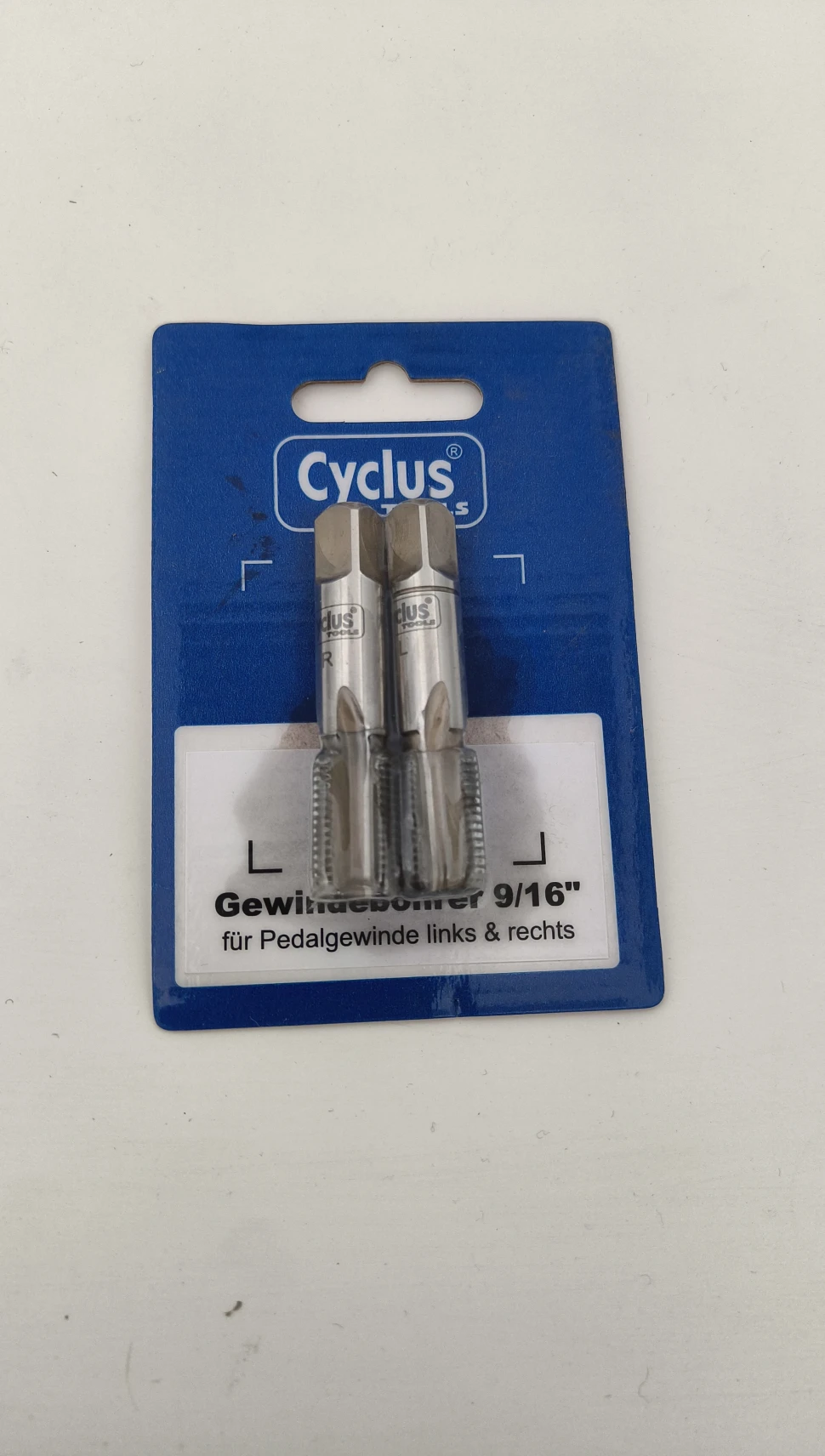 Метчики CYCLUS TOOLS для нарезания резьбы для педалей, 9/16", 2 штуки для левой и правой педалей.
